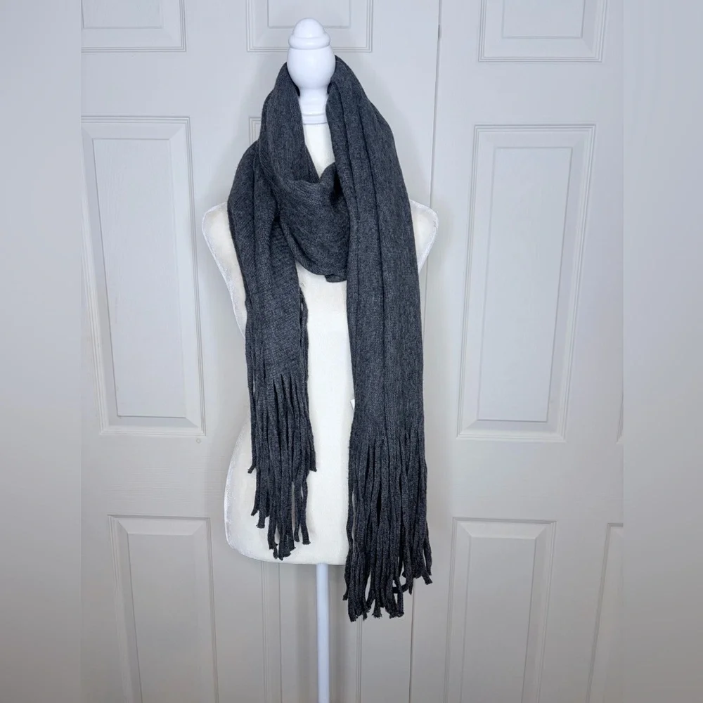Lucky brand Cozy Gray Fringe Scarf new